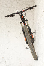 Load image into Gallery viewer, Gravycle: Soporte flotante de pared para Bicicleta