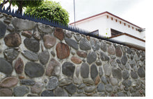 Load image into Gallery viewer, Picos de Protección antisaltos para bardas y techos